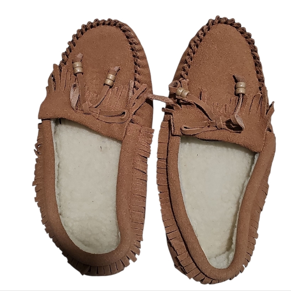 Women’s Brown Suede Moccasin Slippers Size 6 Faux Shearling Lined Cozy Fringe - Picture 2 of 7